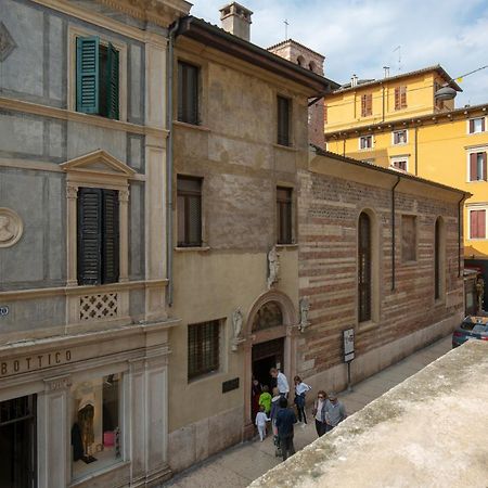 Billie'S Flat Red - Art & Design Apt In Verona Historic Centre Exterior photo