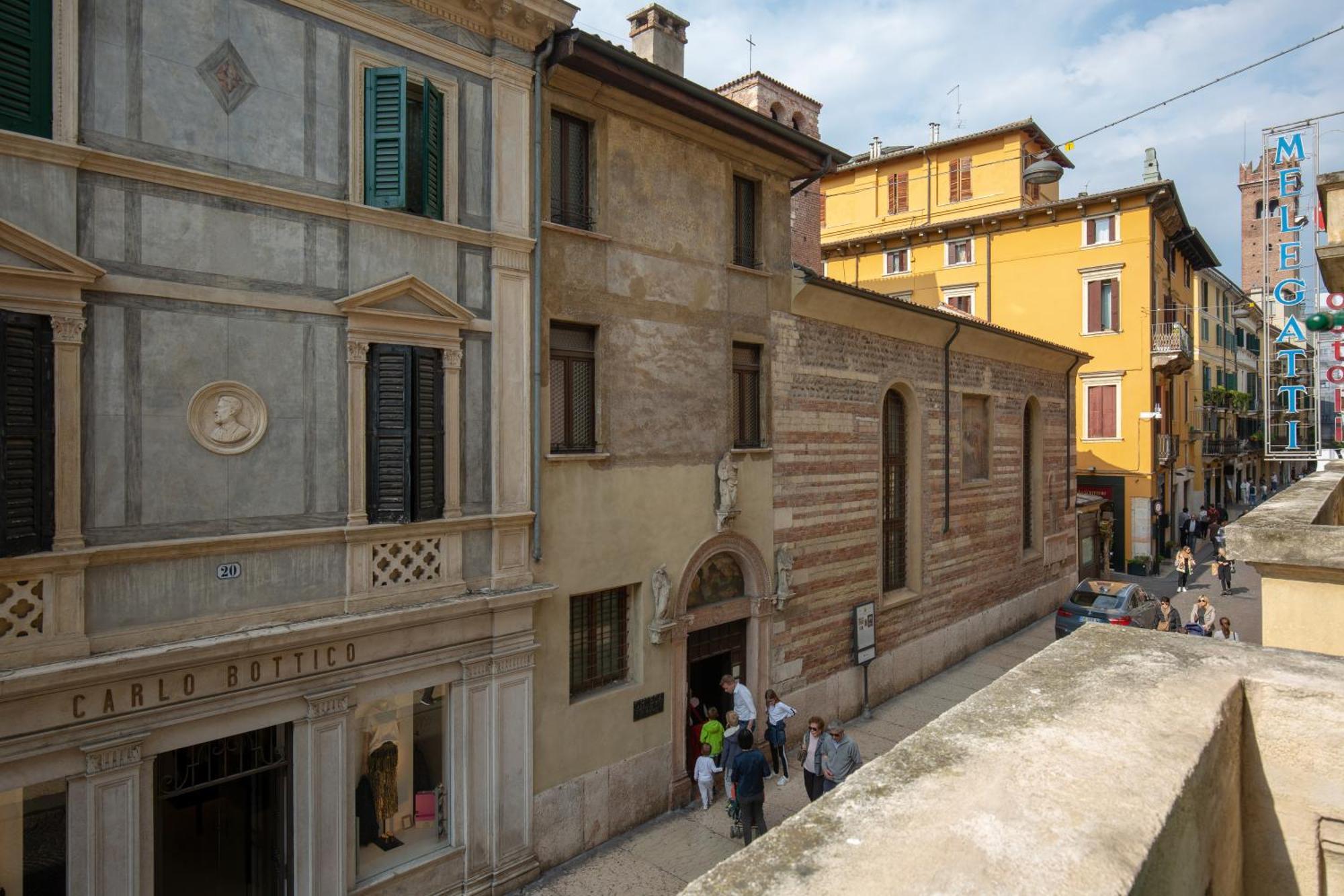 Billie'S Flat Red - Art & Design Apt In Verona Historic Centre Exterior photo
